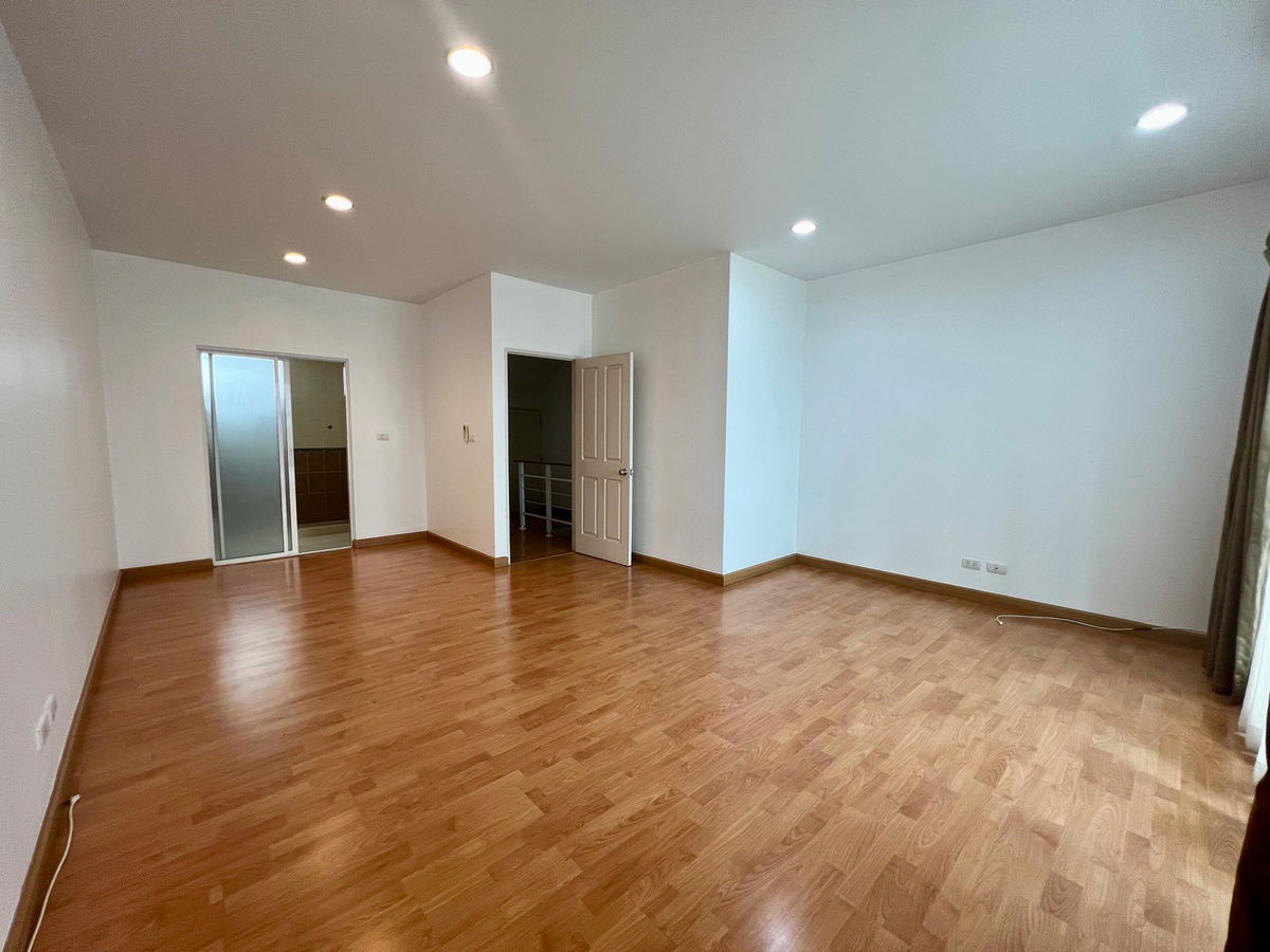 รูป 🏡 ขายด่วน! ทาวน์โฮม 3 ชั้น บ้านกลางเมือง S-Sense ศรีนครินทร์ | รีโนเวทใหม่ทั้งหลัง  บนทำเลศักยภาพ ใกล้รถไฟฟ้า - รูปที่ 9/26