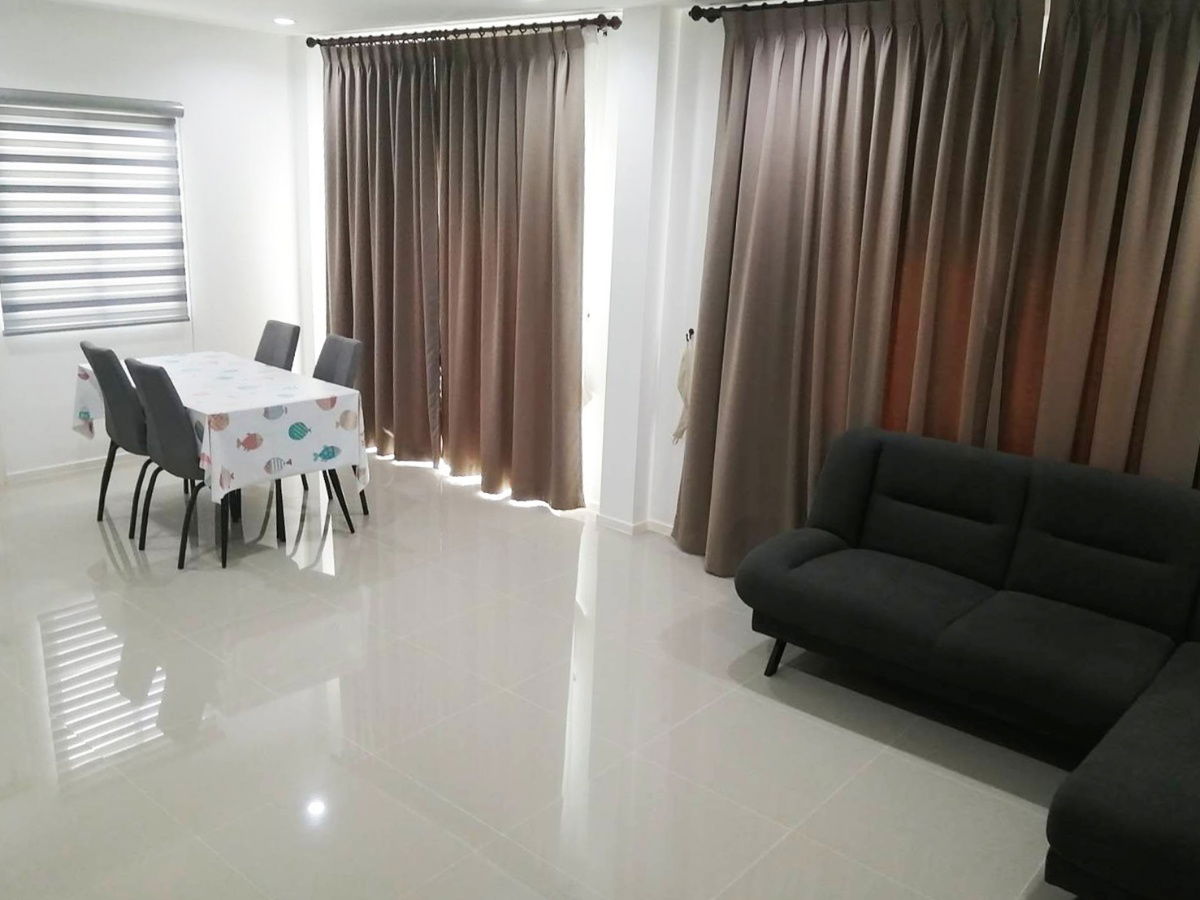 รูป T 1435 ให้เช่า ทาวน์เฮ้าส์ 2 ชั้น ม.ชวนชื่นทาวน์วิลเลจ บางนาตราด กม.29 บ้านสวย มีเฟอร์นิเจอร์ พร้อมอยู่ 12,000 บาท - รูปที่ 5/14