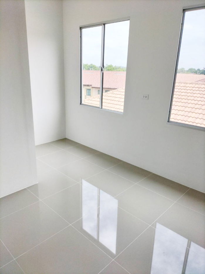 picture 3-story commercial building for rent near Poon Sap Market, Pathum Thani.  Pruksa Ville Tiwanon-Rangsit Project - 7/18