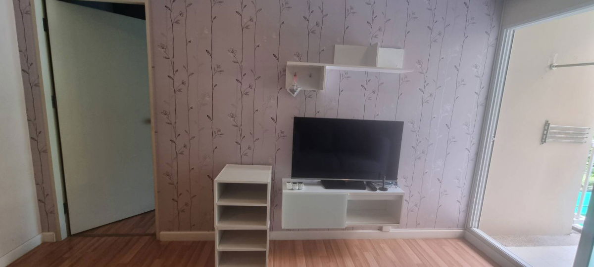 picture For Rent: We Condo, Liabduan-Ramintra Building A, Pool View, 34 sq.m.Fully furnished, with washing machine - 3/7