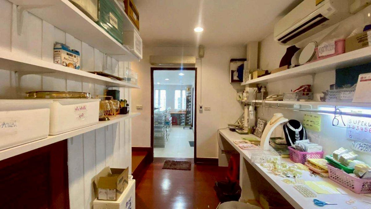 picture LTH13006 – Commercial space for rent at Yaowarat Road Size 107 sqm. 2 Beds 1 Bath Near Yaowarat ONLY 80K/Month - 4/7
