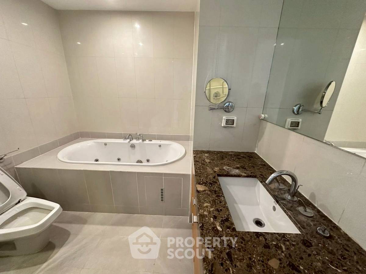 picture 2-BR Condo at Athenee Residence near BTS Phloen Chit (ID 2300699) - 13/15