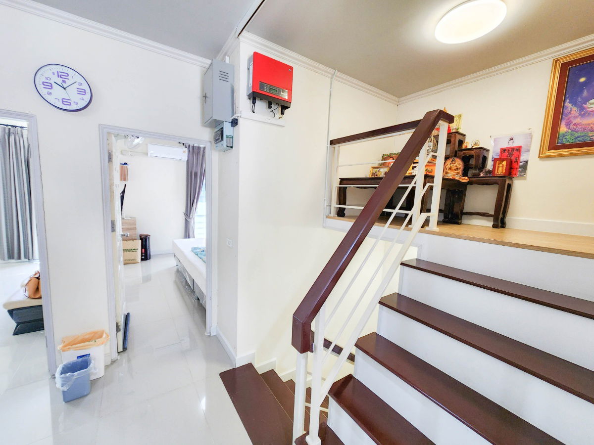 picture Fully furnished corner townhouse, ready to move in, located in Thanarin Village, Phra Samut Chedi, Samut Prakan. Spacious 41.6 sq.wah - 12/20