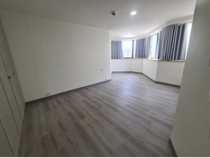 รูป Newly Renovated Room | 3B3B 260 ตร.ม. ชั้นสูง ใกล้ BTS พร้อมพงษ์ ใจกลางสุขุมวิท  - รูปที่ 12/13