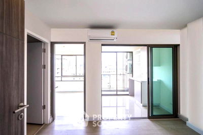 Condos for sale MRT Huai Khwang : 1-BR Condo at Metro Luxe Ratchada near MRT Huai Khwang (ID 2300012)