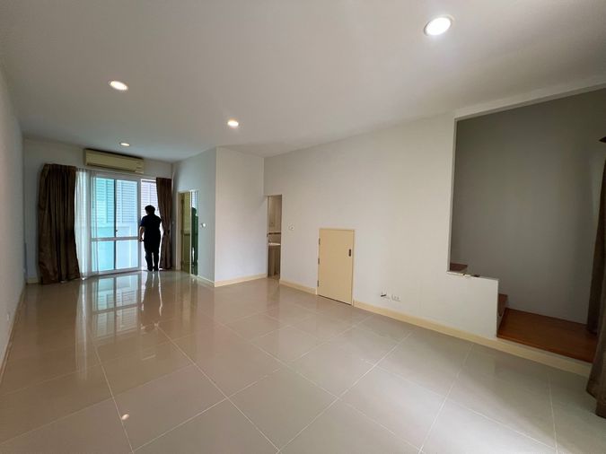 ขายทาวน์โฮม 3 ห้องนอน 167 ตร.ม. 28 ตร.ว. บ้านกลางเมือง เอสเซ้นส์ ศรีนครินทร์