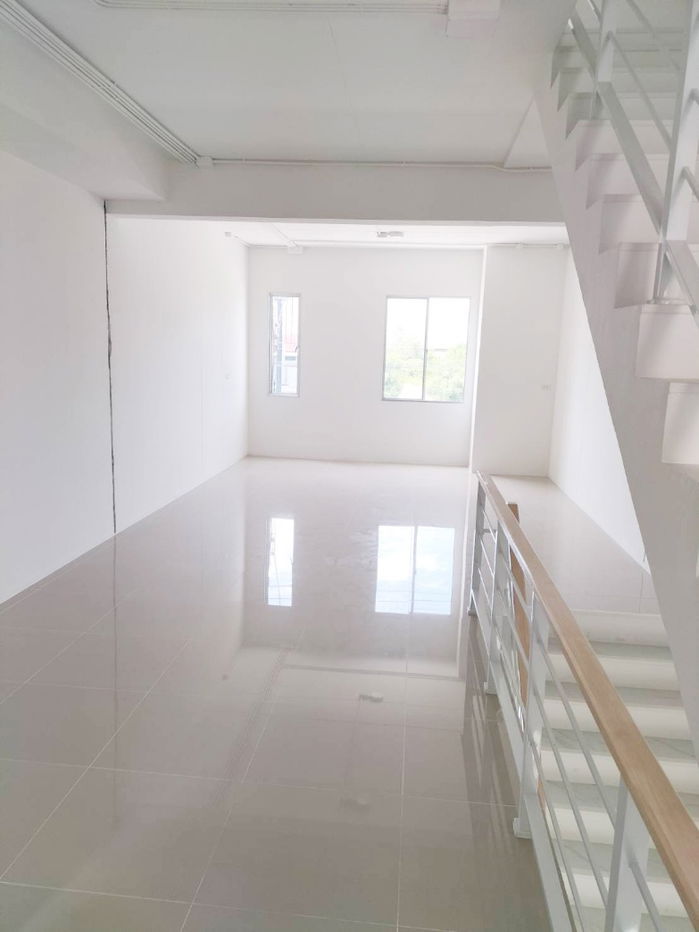 picture 3-story commercial building for rent near Poon Sap Market, Pathum Thani.  Pruksa Ville Tiwanon-Rangsit Project - 10/18