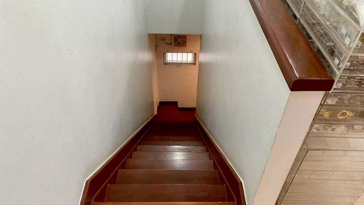 picture LTH13006 – Commercial space for rent at Yaowarat Road Size 107 sqm. 2 Beds 1 Bath Near Yaowarat ONLY 80K/Month - 2/7