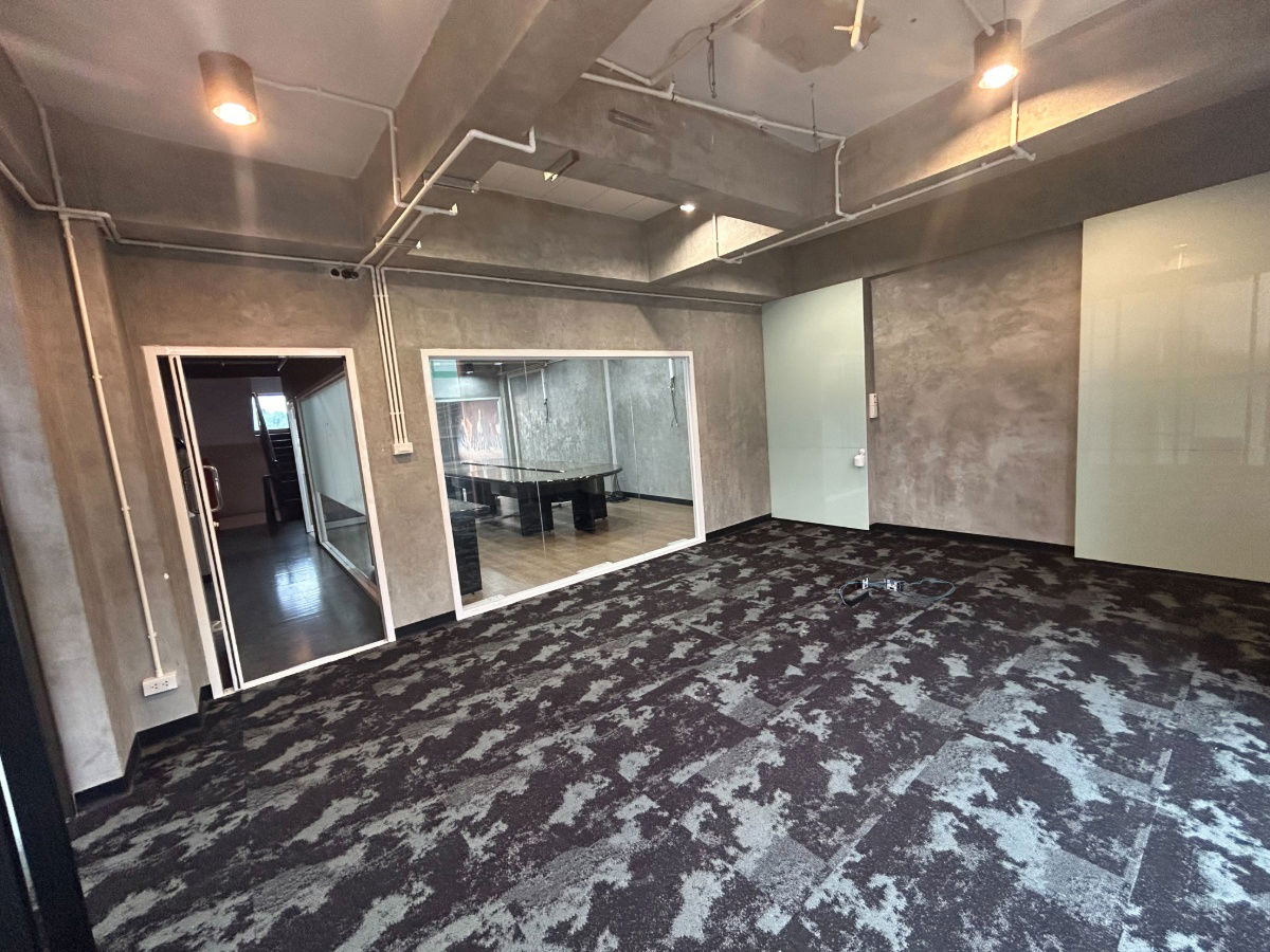 picture Prime Location Office for Rent on Liab Duan Road! 5-Story Building in Soi Nuanchan 31 (Only 10 m to Main Road), 32 sq.w, 4 Parking Spaces! - 4/13