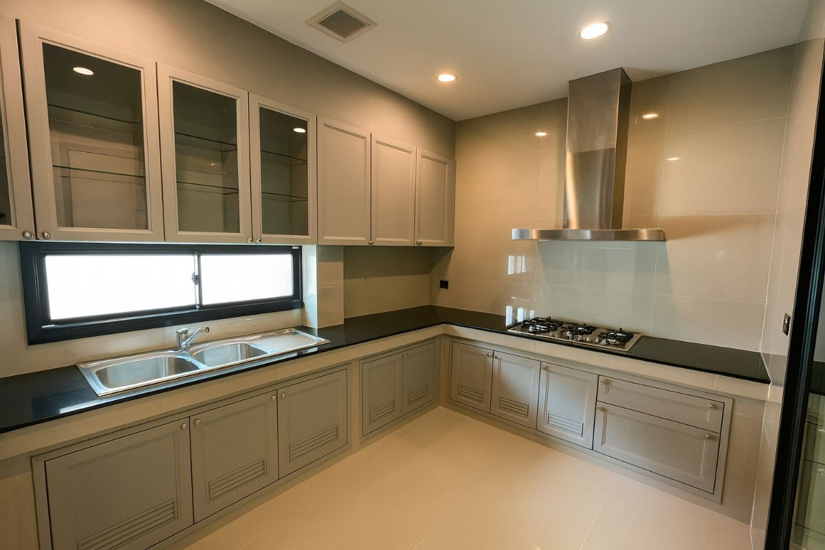 picture  Baan Sansiri Pattanakarn Luxury 2-Storey Residence| 5 Bedrooms | Prime Pattanakarn Location - 13/17