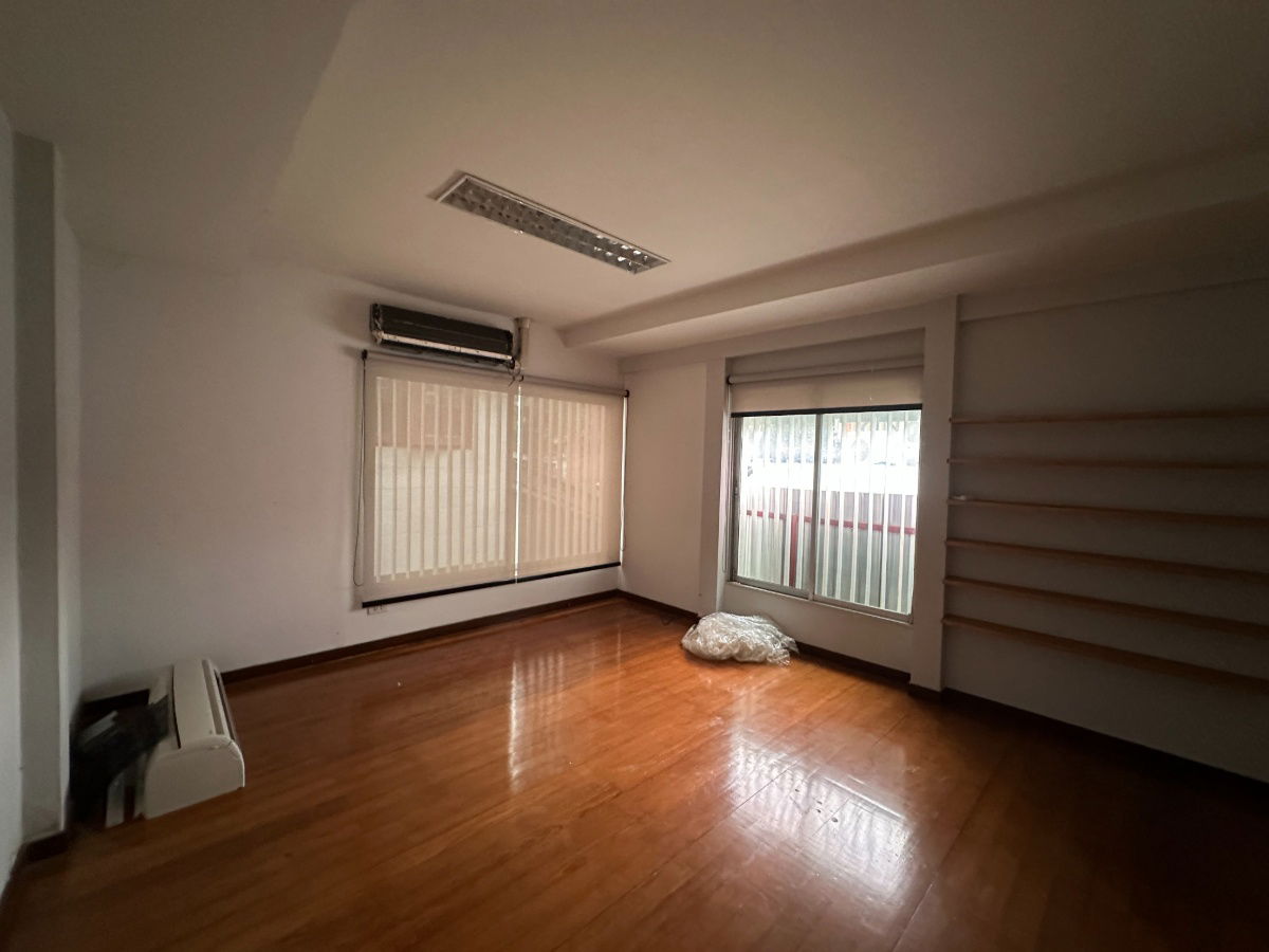 รูป ให้เช่า Home Office บ้านเดี่ยว 2 ชั้น ซอยรัชดา 58 กรุงเทพฯ - รูปที่ 14/18