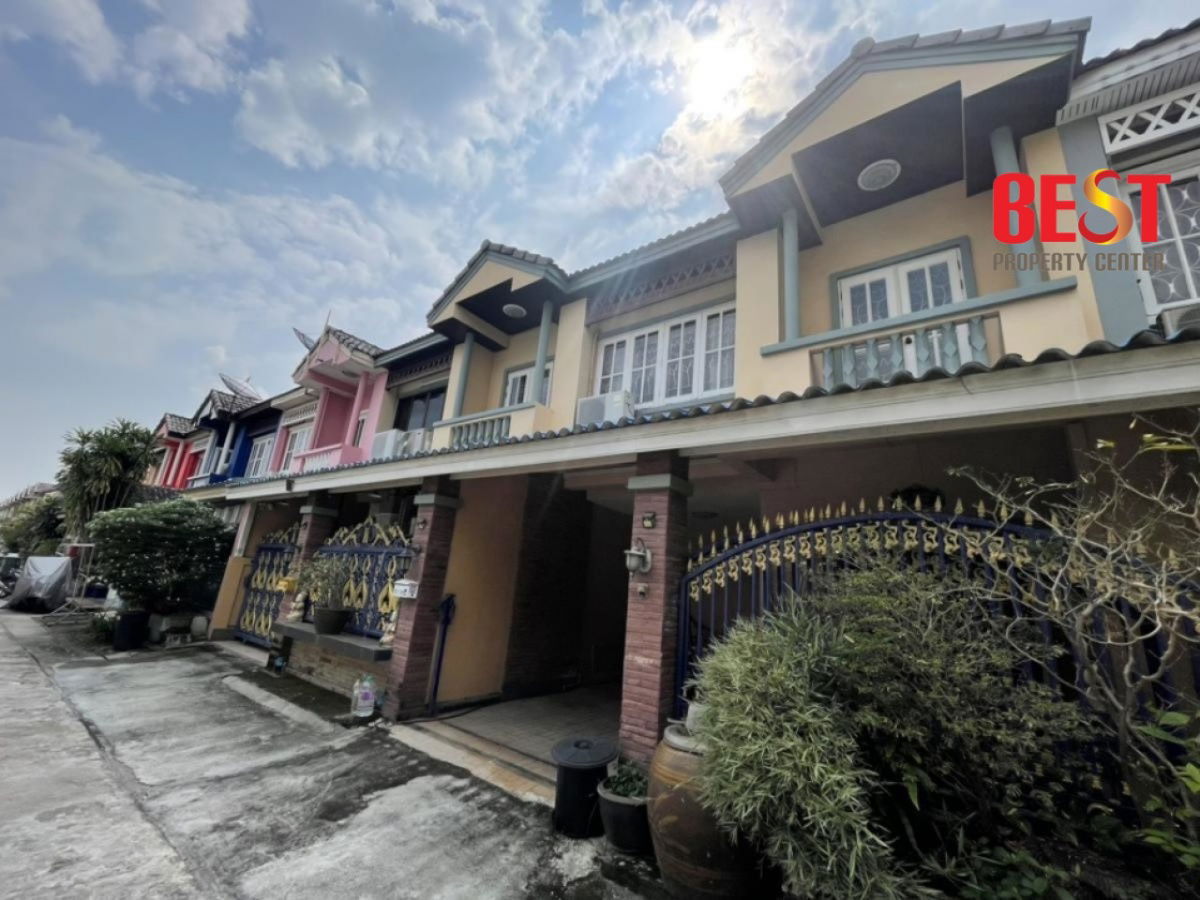 รูป ขายทาวน์เฮ้าส์ 3 ห้องนอน ขนาด 20 ตร.วา หมู่บ้านวรารักษ์ เขตคลองสามวา ใกล้สวนสยาม-แฟชั่นไอส์แลนด์  - รูปที่ 1/18