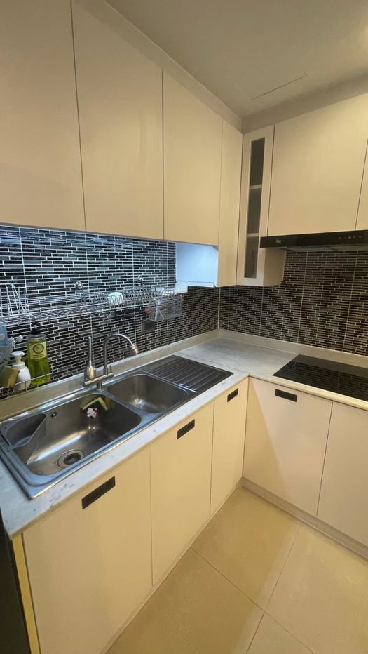 picture Newly Renovated Unit | North-Facing, Shaded All Day | 3 Bedrooms, 3 Bathrooms with 2 Parking Spaces | Fully Furnished & Ready to Move In - 18/20