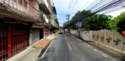 ที่ดิน เขตสาทร : ขายที่ดินพร้อมสิ่งปลูกสร้าง ซอย ศรีบำเพ็ญ – เย็นอากาศ !