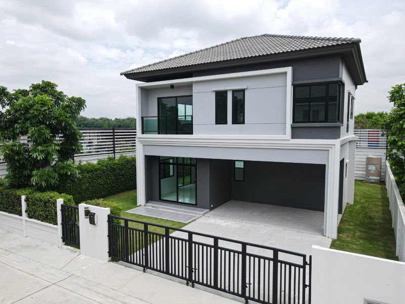 ขายบ้านเดี่ยว : บ้านเดี่ยวแปลงใหญ่ 80 ตร.วา ทำเลมุมส่วนตัว