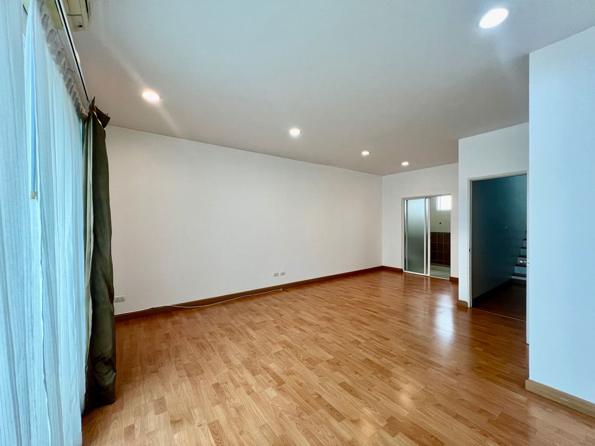 รูป 🏡 ขายด่วน! ทาวน์โฮม 3 ชั้น บ้านกลางเมือง S-Sense ศรีนครินทร์ | รีโนเวทใหม่ทั้งหลัง  บนทำเลศักยภาพ ใกล้รถไฟฟ้า - รูปที่ 8/26