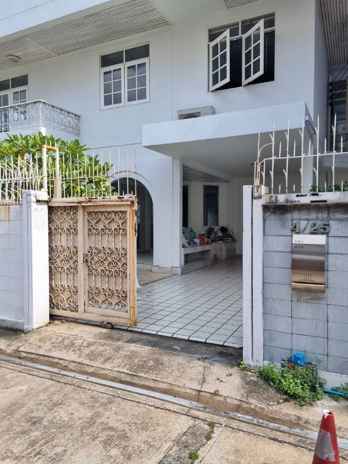 picture for Sale Rare Item House in the middle of Sathorn, in a prime location on Soi Yen Akat 1, near One Bangkok and the Bangkok CBD - 3/13