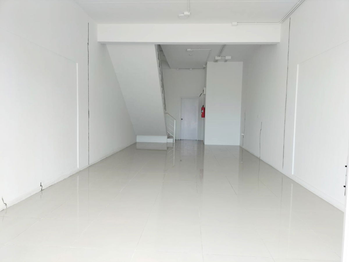 picture 3-story commercial building for rent near Poon Sap Market, Pathum Thani.  Pruksa Ville Tiwanon-Rangsit Project - 13/18