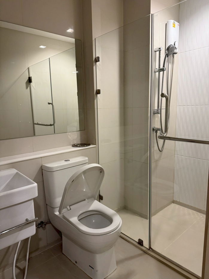 รูป Life One Wireless: Fully furnished 35 sq m. 10th floor. , BTS เพลินจิต ห้องสวยแต่งครบ cozy style เฟอร์นิเจอร์เครื่องใช้ไฟฟ้าครบ - รูปที่ 5/5