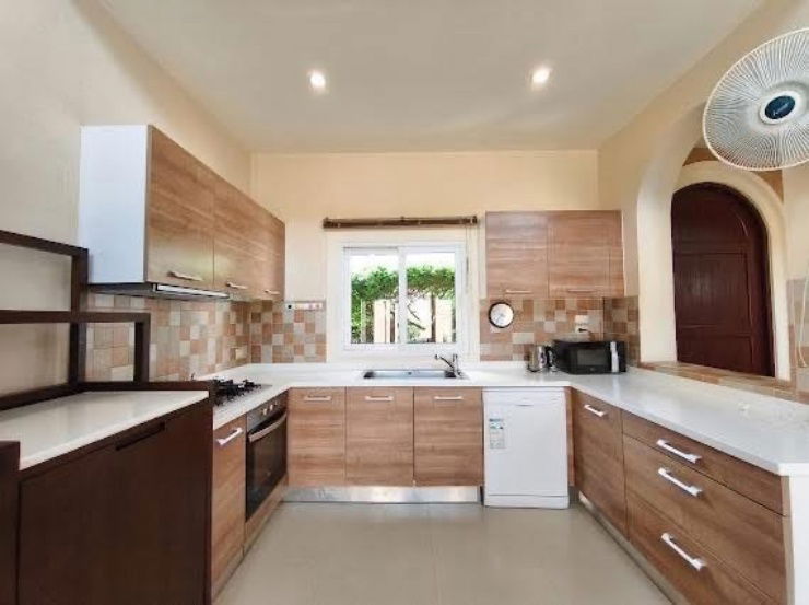 picture Silk Road Place 3 Bed For Rent - 13/20