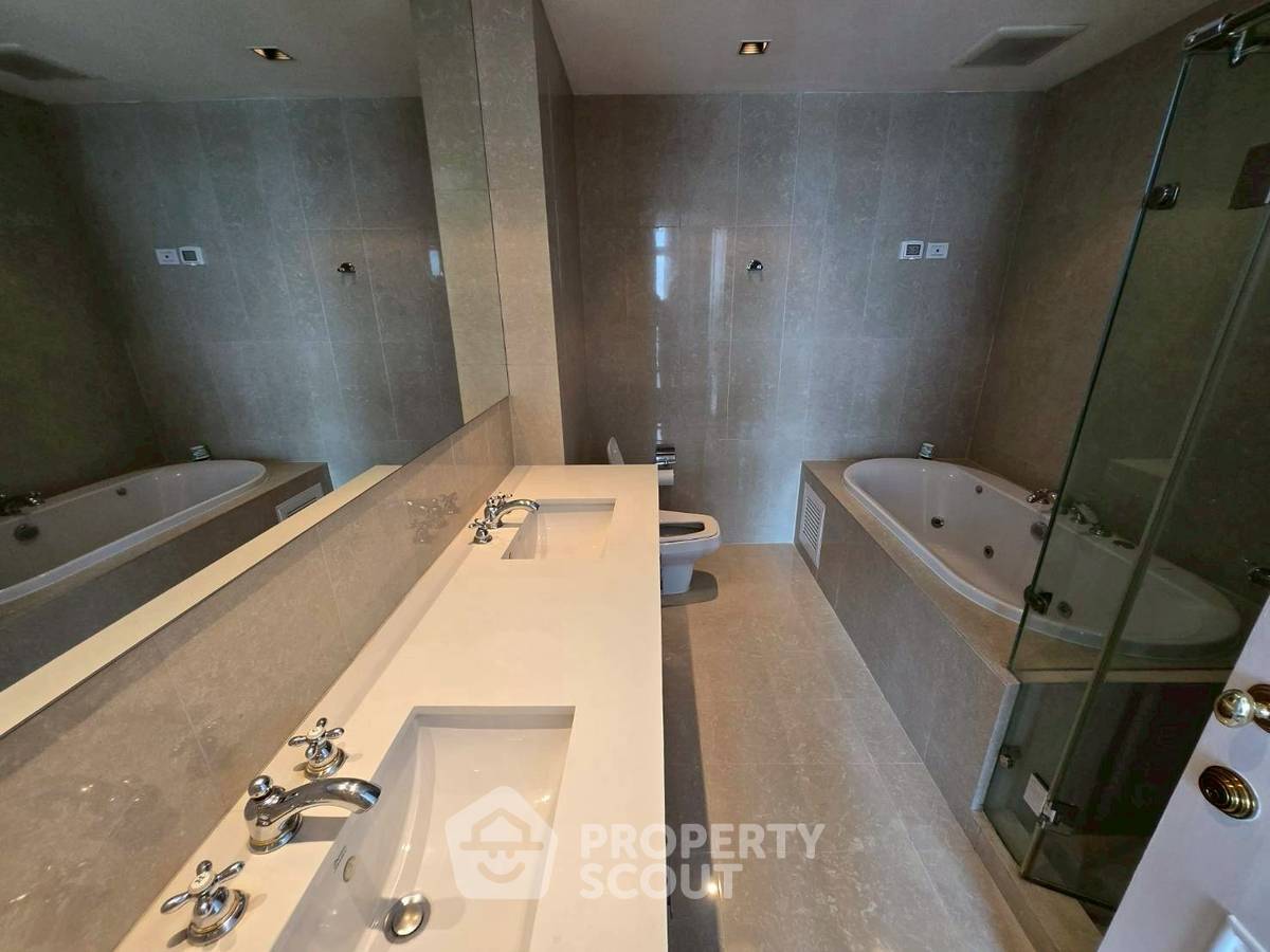 picture 3-BR Condo at Athenee Residence near BTS Phloen Chit (ID 2301477) - 8/9