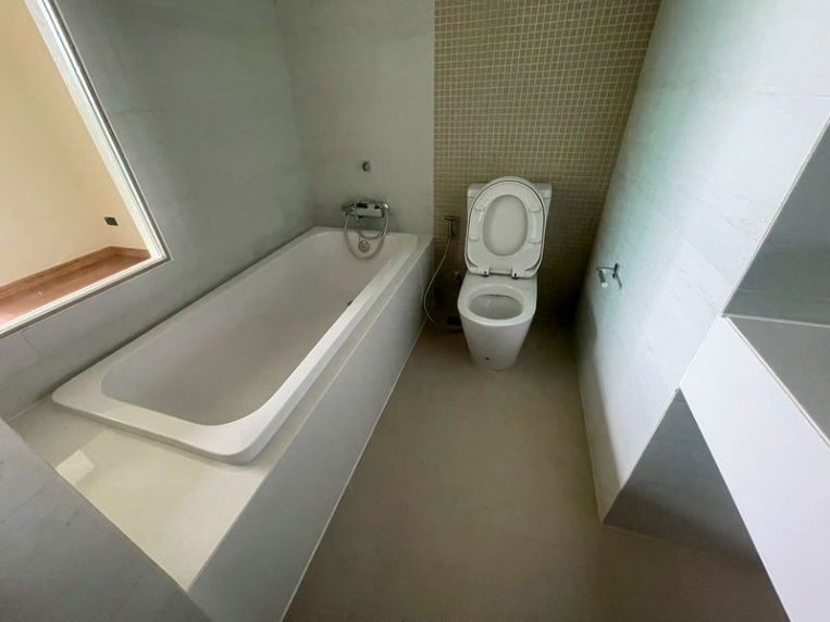 picture Condo for sale in Sriracha, very luxurious, in the heart of the city, Marina Bay Front, high floor, beautiful view. - 9/11
