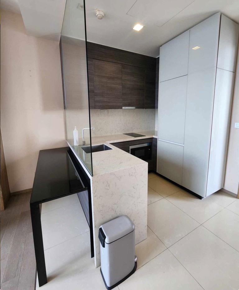 picture The ESSE                       Asoke  - 8/11