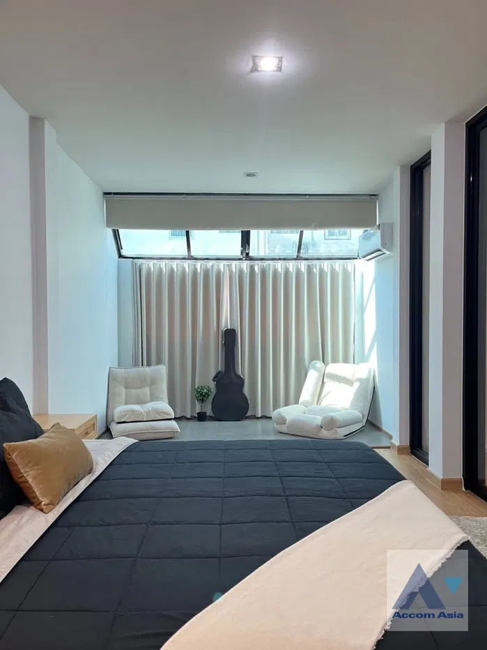 picture 🔼🔽 AccomA 📩 Home Office 3 BR Townhouse in Khlong Ton Nuea (AA12098) - 15/20