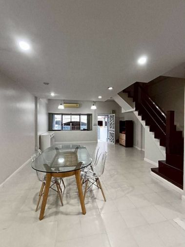 ใหเช่าทาวน์เฮ้าส์ บ้านกลางเมือง พระราม 9 ซอย 43