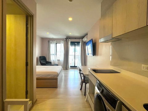 Condo for Rent at Life One Wireless (E6809025)