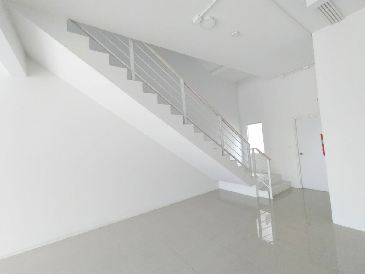 picture 3-story commercial building for rent near Poon Sap Market, Pathum Thani.  Pruksa Ville Tiwanon-Rangsit Project - 4/18