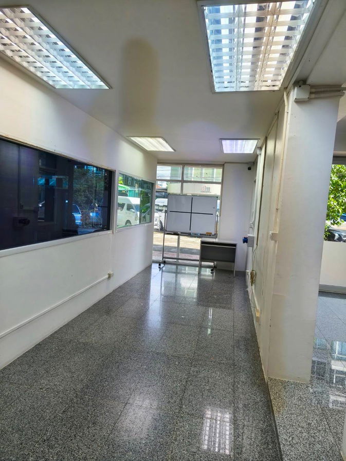picture Office for rent, 1st floor.-new. .. - 2/4