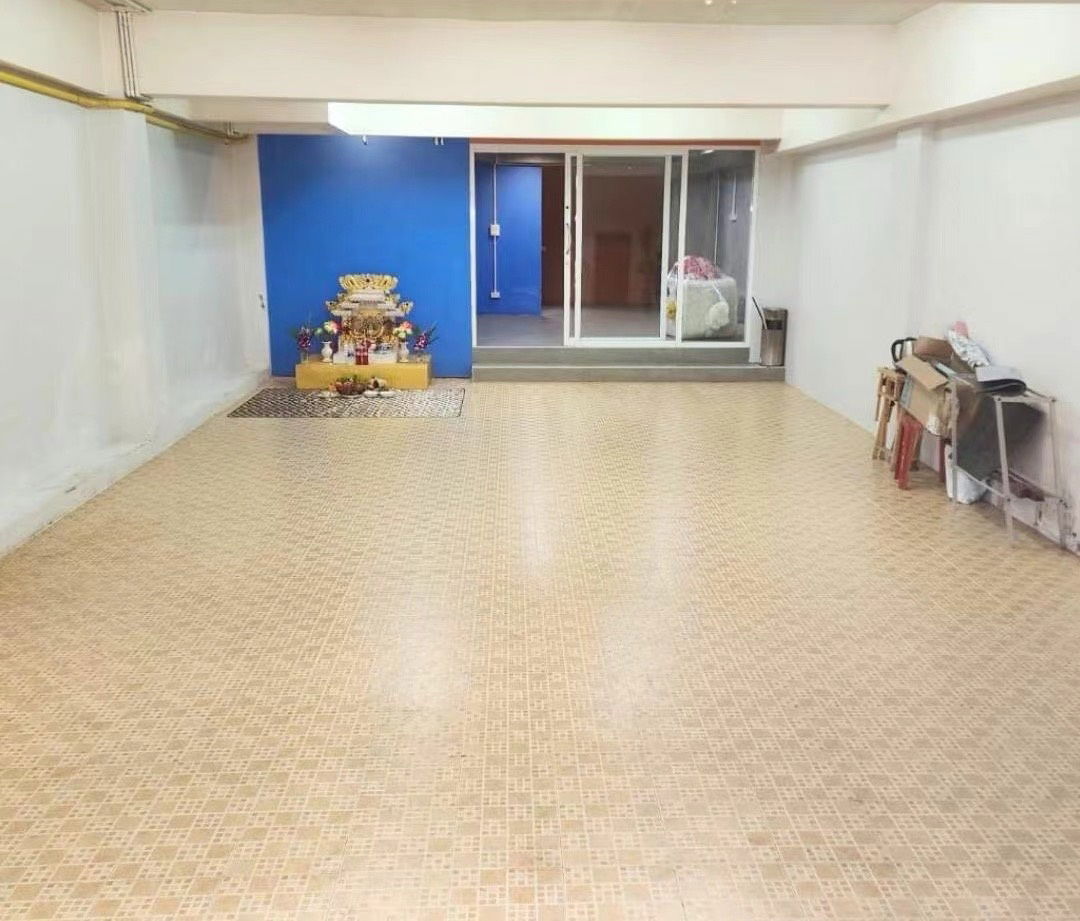 picture Prime Location Office for Rent on Liab Duan Road! 5-Story Building in Soi Nuanchan 31 (Only 10 m to Main Road), 32 sq.w, 4 Parking Spaces! - 10/13
