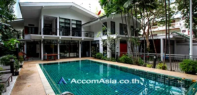 Houses for rent Sukhumvit Road : 🔼🔽 AccomA 📩 Private Swimming Pool 3 BR House in  Lumphini (AA27874)