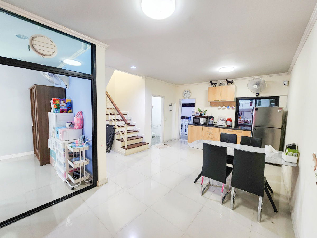 picture Fully furnished corner townhouse, ready to move in, located in Thanarin Village, Phra Samut Chedi, Samut Prakan. Spacious 41.6 sq.wah - 3/20