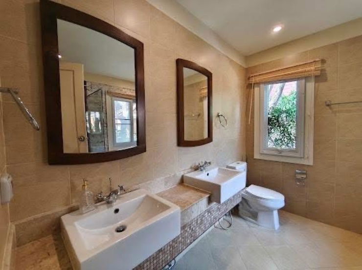 picture Silk Road Place 3 Bed For Rent - 8/20