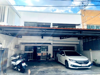Townhouses for sale Bangkok : 2-Storey Townhome for Sale | Perfect for Living or Office Use | Ladprao 26 | 200 SQM | Near MRT Ladprao Townhome in the heart of the city