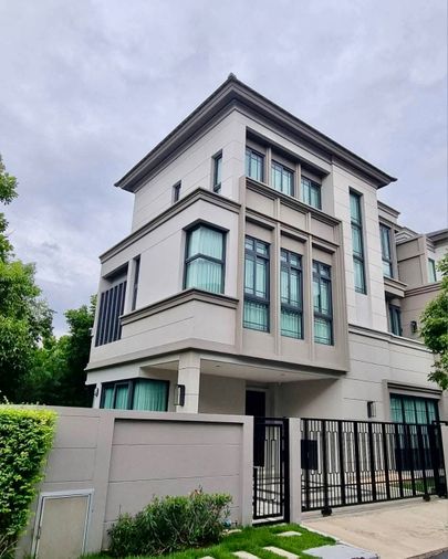 Luxury Corner Duplex Home for Sale | The Sonne Srinakarin – Bangna  a limited collection of only 56 luxury duplex homes. 