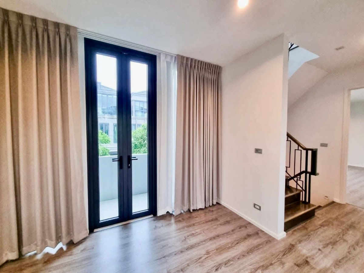 picture Luxury Corner Duplex Home for Sale | The Sonne Srinakarin – Bangna  a limited collection of only 56 luxury duplex homes.  - 11/16