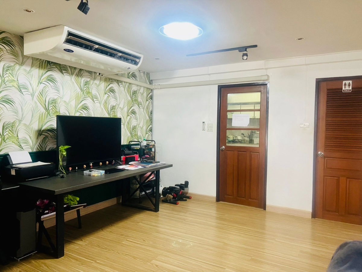 รูป ขายทาวน์โฮม 2 ชั้น 38 ตร.วา ซอยลาดพร้าว 26 แยก 1 ใกล้ MRT ลาดพร้าว เหมาะสำหรับบ้านและออฟฟิศ ทาวน์โฮมใจกลางเมืองเดินทางสะดวก  - รูปที่ 8/27