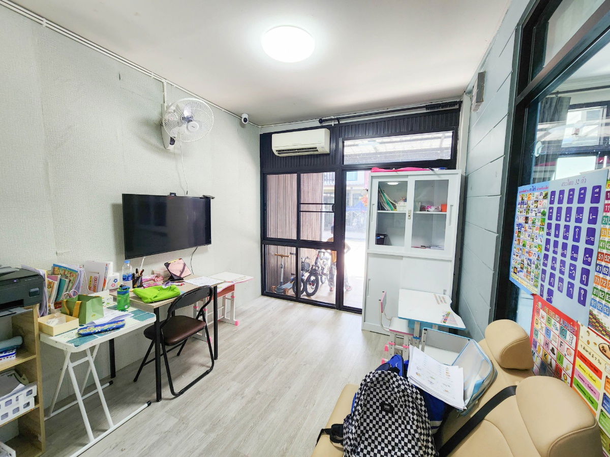 picture Fully furnished corner townhouse, ready to move in, located in Thanarin Village, Phra Samut Chedi, Samut Prakan. Spacious 41.6 sq.wah - 11/20