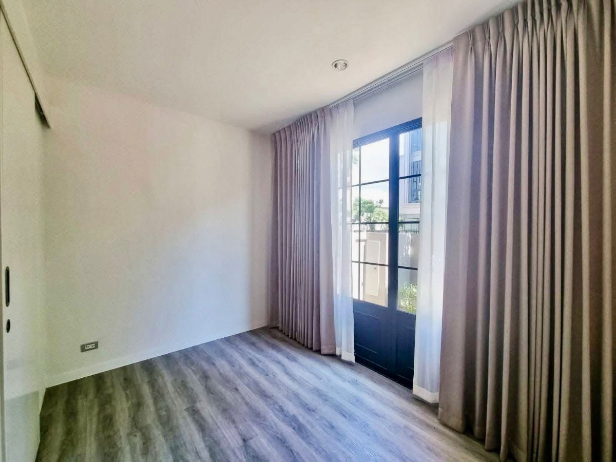 picture Luxury Corner Duplex Home for Sale | The Sonne Srinakarin – Bangna  a limited collection of only 56 luxury duplex homes.  - 12/16