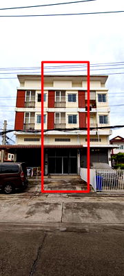 Shophouses for sale Bang Yai Nonthaburi : For sale: 3.5 story townhouse, Phra Pin 3 Village, selling below cost.