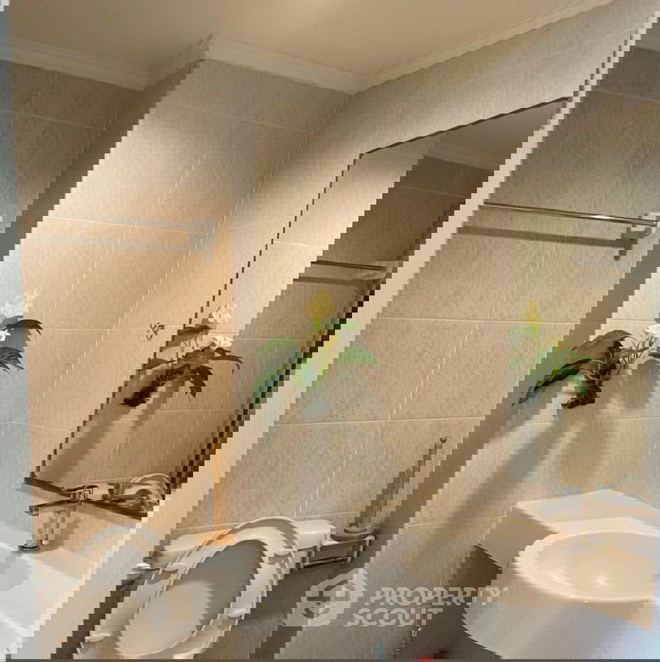 picture 1-BR Condo at Lumpini Ville Cultural Center near MRT Huai Khwang (ID 673515) - 4/7