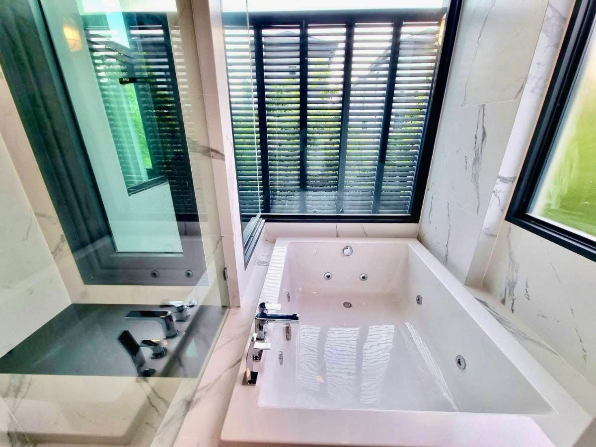 picture Luxury Corner Duplex Home for Sale | The Sonne Srinakarin – Bangna  a limited collection of only 56 luxury duplex homes.  - 3/16