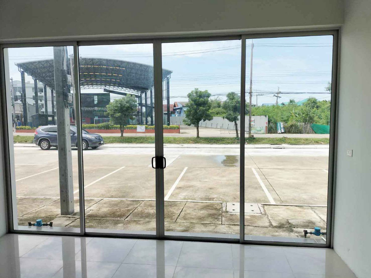 picture 3-story commercial building for rent near Poon Sap Market, Pathum Thani.  Pruksa Ville Tiwanon-Rangsit Project - 11/18