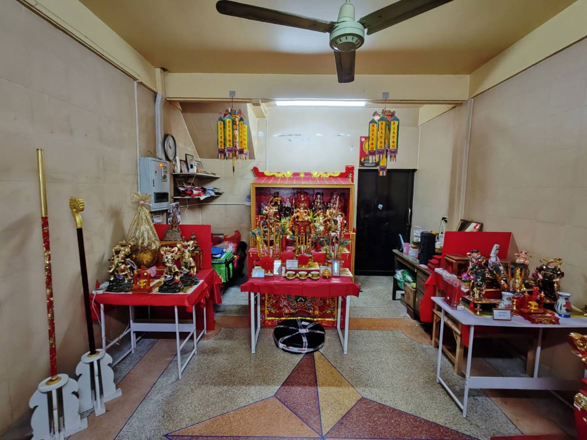 picture Spacious Land Great Condition No Leaks!!! 2-Storey Townhouse for Sale – Move-in Ready at Pracharat Sai 1, Soi 10 Land size: 25.7 sq.wah  - 2/7