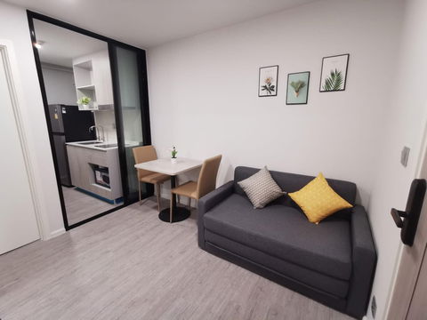MRT Si iam 1.3 km. Shuttle service to BTS Bangna & BTS Si iam Price  11,500 Baht Condo Atmoz Tropicana Bangna ( Rental )
