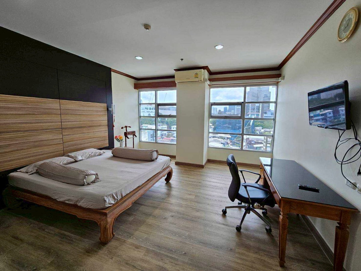 LTH13005 – Condo for rent คอนโดให้เช่า at Baan Klang Krung Siam บ้านกลางกรุง สยาม Size 140 sqm. 3 Beds 3 Baths Near BTS Ratchathewi ONLY 65K/Month