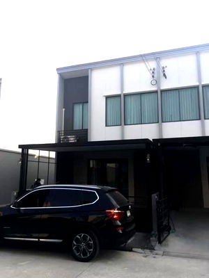 Townhouses for rent : Code: KJ8659  for rent Pleno Rama 9-Krungthep Kreetha 2 // Line ID: @kjcondo (with @) //